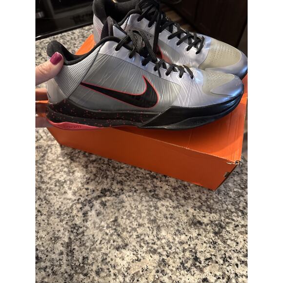 Nike Kobe 5 Wolf Grey Basketball Shoes 10.5 main image 5